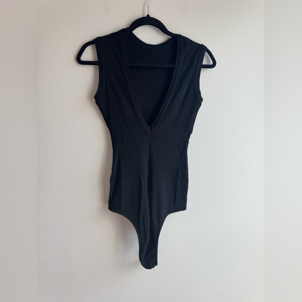 AGOLDE Sutton V Back High Neck Sleeveless Reversible Bodysuit Size Medium - Picture 2 of 6